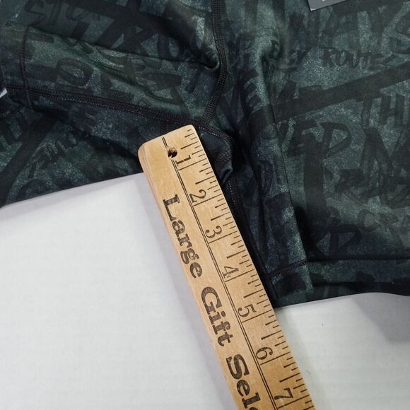 Under Armour Women's Alter Ego Heatgear Middy Compression 5” Shorts Size S Camo - Picture 2 of 6